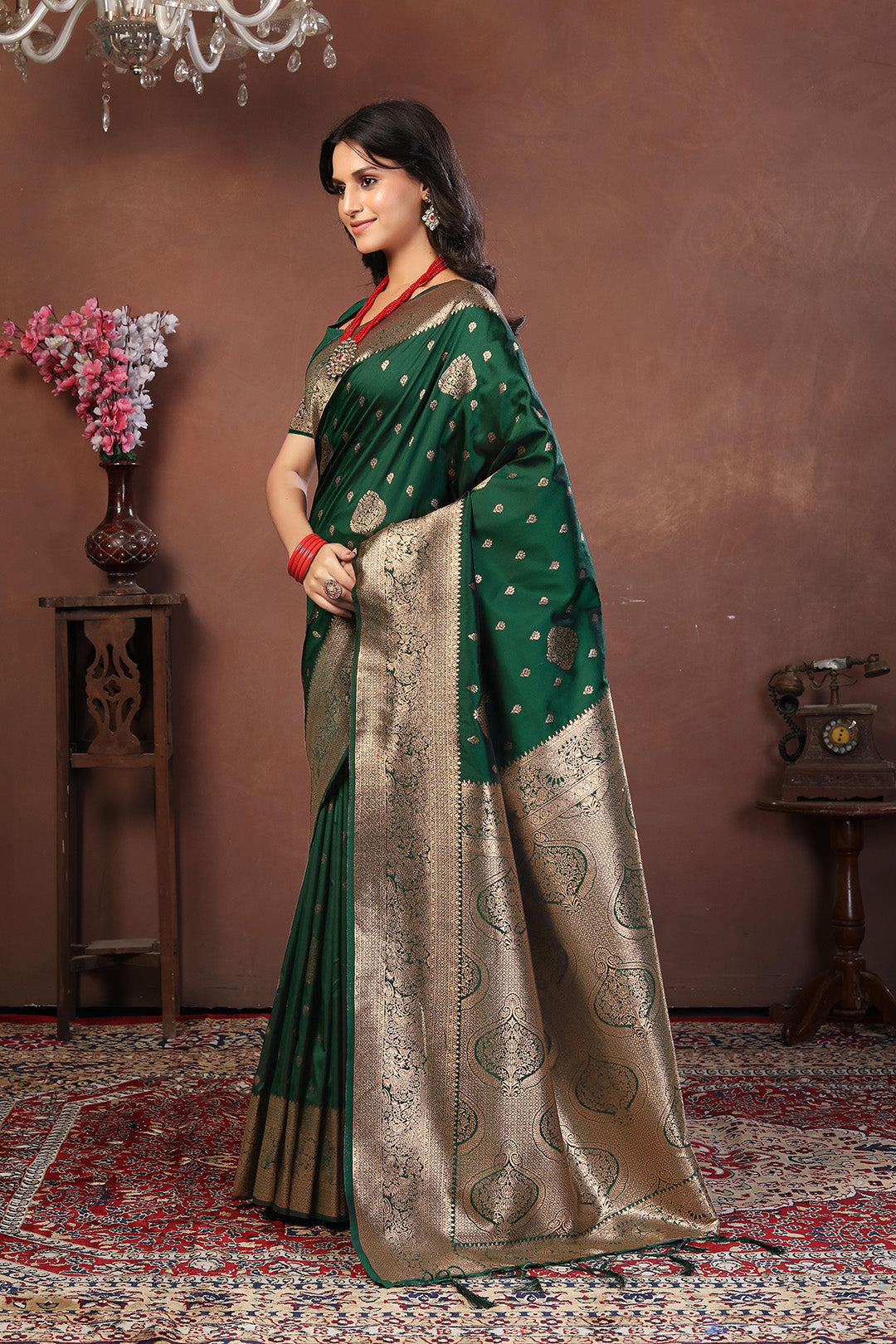 Emerald Green Jacquard Silk Saree with Intricate Antique Gold Zari Pallu