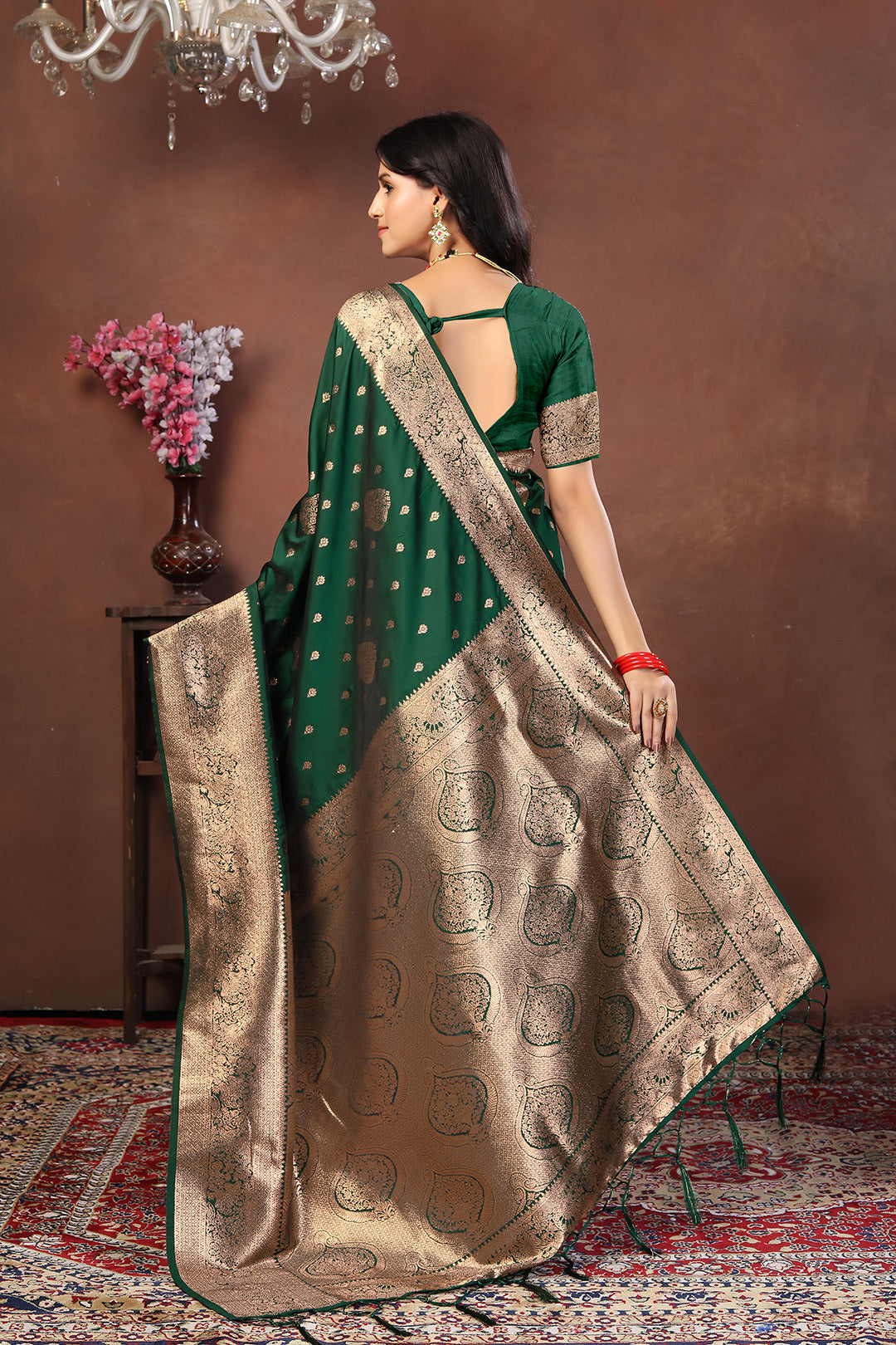 Emerald Green Jacquard Silk Saree with Intricate Antique Gold Zari Pallu