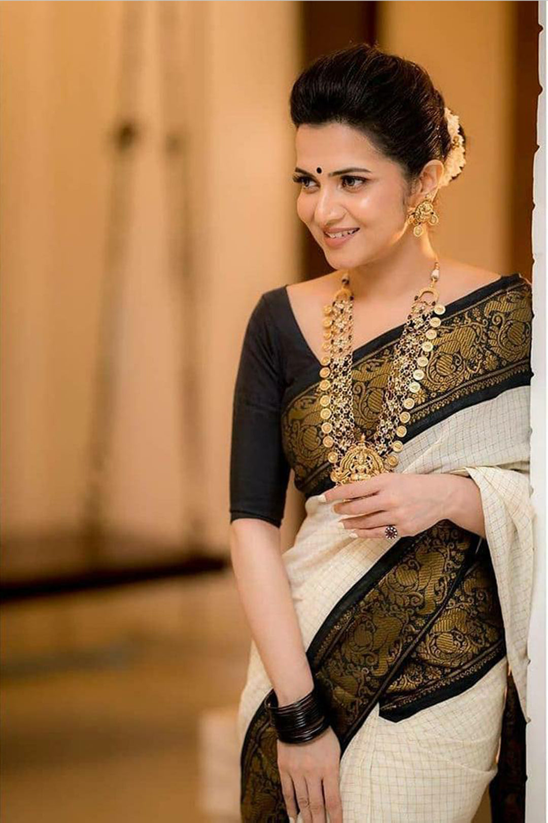 Moiety Off White Soft Banarasi Silk Saree With Panoply Blouse Piece