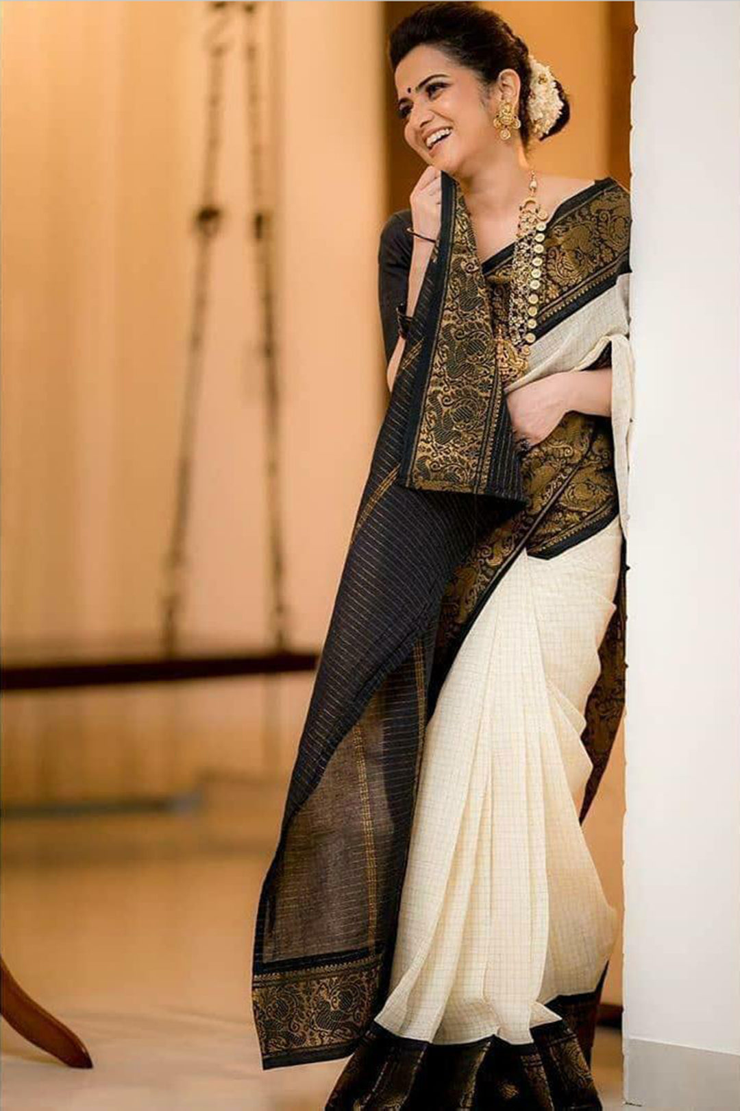Moiety Off White Soft Banarasi Silk Saree With Panoply Blouse Piece