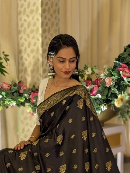 Classic Banarasi Soft Silk Saree With Gold Zari Weaving & Elegant Finish
