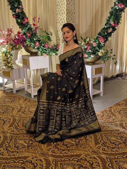 Classic Banarasi Soft Silk Saree With Gold Zari Weaving & Elegant Finish