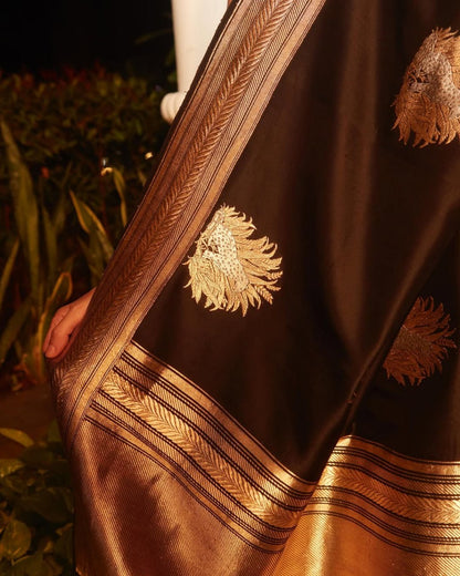 Banarasi Soft Silk Saree With Minimal Charm & Classic Appeal
