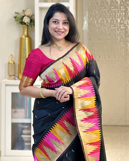 Majestic Black & Gold Kanchipuram