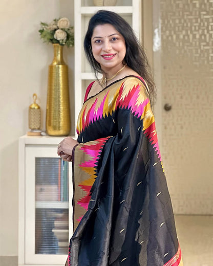 Majestic Black & Gold Kanchipuram