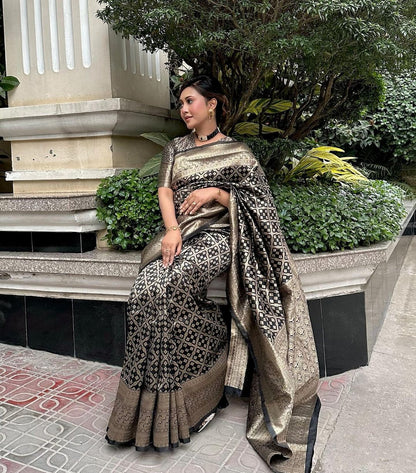 Elegant Black & Gold Banarasi Soft Silk Saree with Intricate Zari Weaving – Timeless Festive Edition