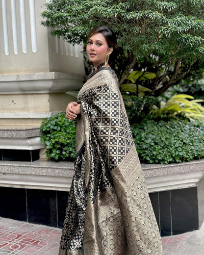 Elegant Black & Gold Banarasi Soft Silk Saree with Intricate Zari Weaving – Timeless Festive Edition