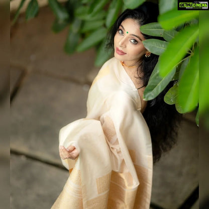 Advika Ivory Elegance Banarasi Soft Silk Saree