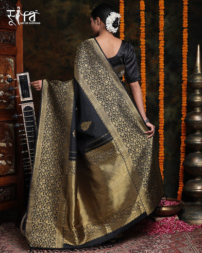 Regal Black & Gold Banarasi Silk Saree with Exquisite Zari Weaving Work