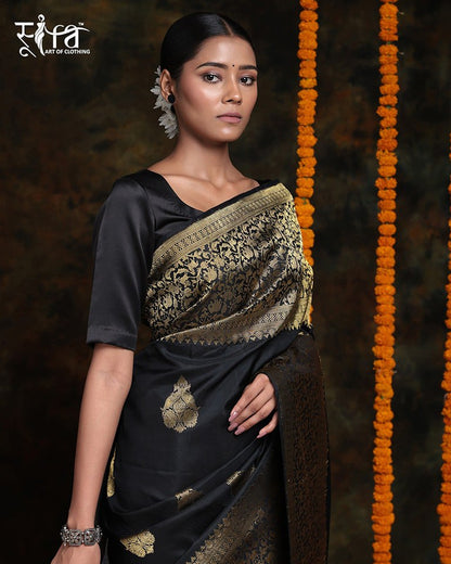 Regal Black & Gold Banarasi Silk Saree with Exquisite Zari Weaving Work