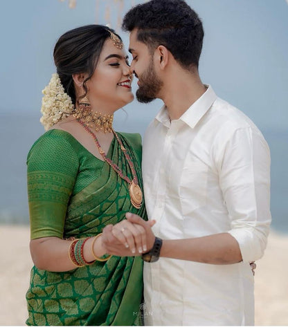 Radiant Emerald Green Soft Cotton Saree with Elegant Jacquard Weaving & Grand Pallu