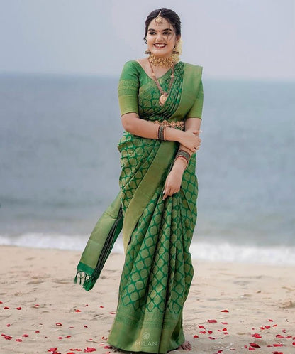 Radiant Emerald Green Soft Cotton Saree with Elegant Jacquard Weaving & Grand Pallu